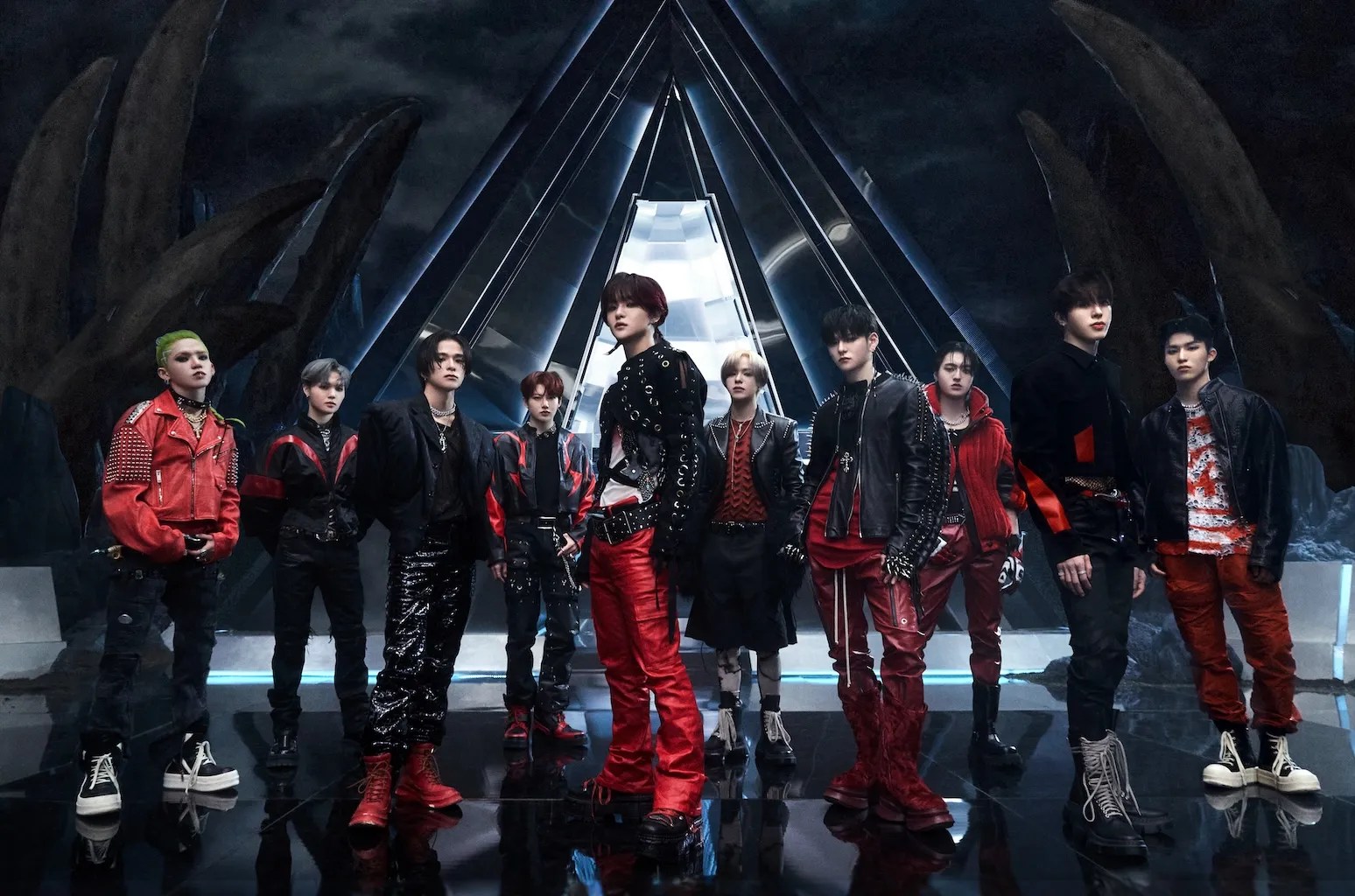 アイドル treasure 4dvd 韓国盤】TREASURE 4th MINI ALBUM [NEW WAV] CARD HOLDER VER. – YGEX